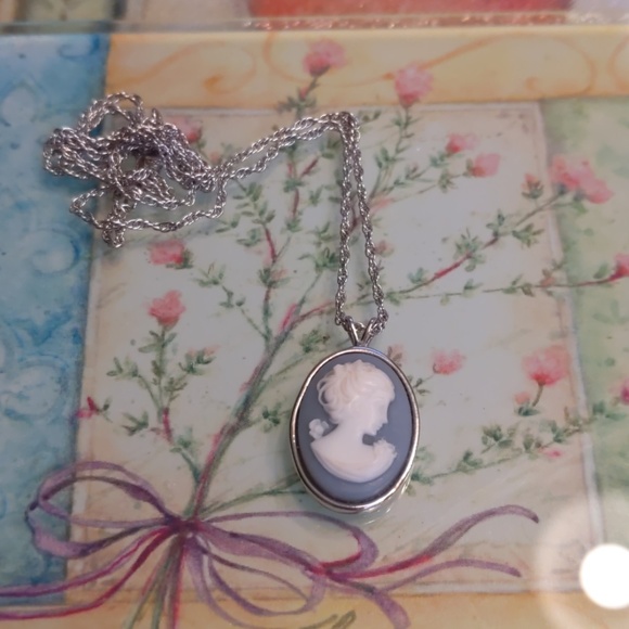 Trifari Cameo Necklace - Picture 1 of 4
